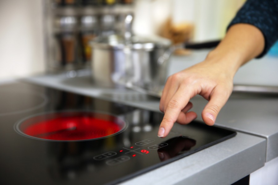 Induction ou vitrocéramique comment choisir une plaque de cuisson