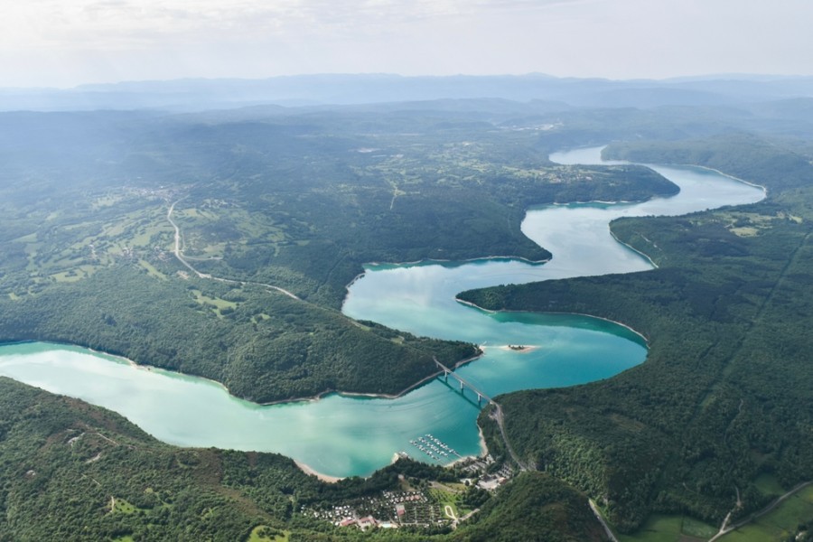 Où se trouve le lac de Vouglans ?