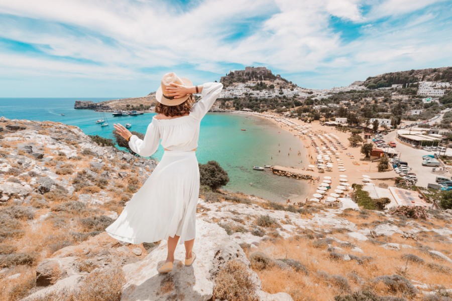 Quelle plage de Rhodes est recommandée pour les familles ?